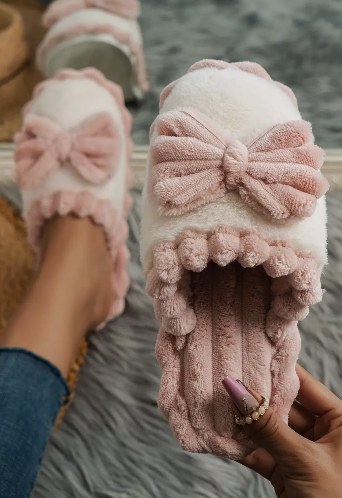 Bow Decor Color Block Ribbed Plush Slippers