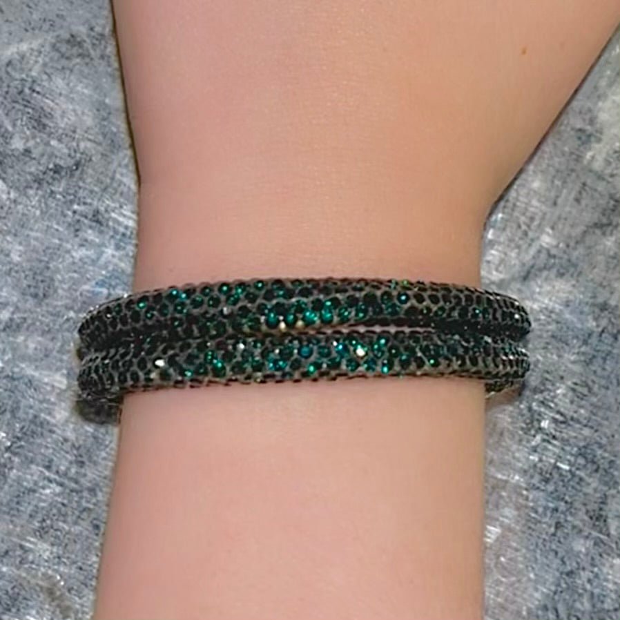 Emerald rhinestone magnetic bracelet 107