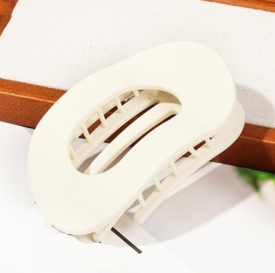Flat Hollow Oval Claw Clip