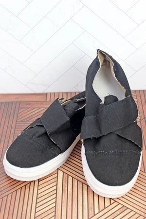 BLACK CRISS-CROSS VELCRO FASHION SHOES