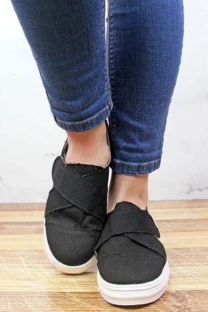 BLACK CRISS-CROSS VELCRO FASHION SHOES